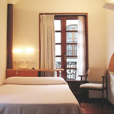 Hotel La Plaza 3*